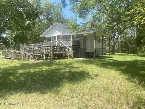 828 Wilkins Rd, Belhaven, NC 27810