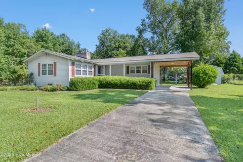 40 Knox St, Bolivia, NC 28422