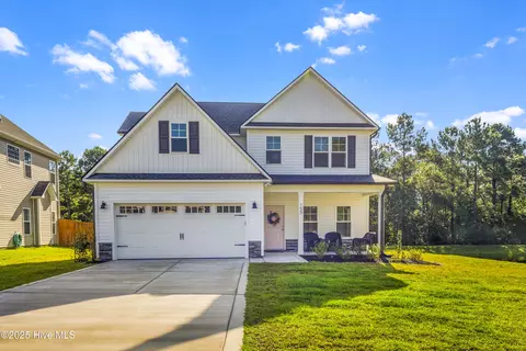 155 Oyster Landing Dr, Sneads Ferry, NC 28460