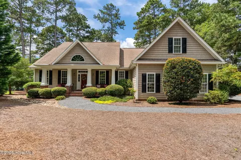 44 Sunset Dr, Whispering Pines, NC 28327