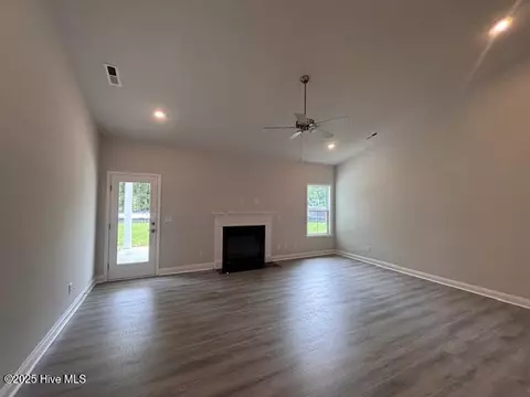 174 Cherry Laurel Dr, Wallace, NC 28466 photo 12