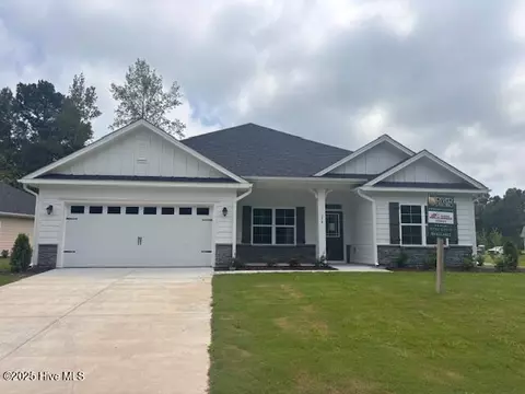 174 Cherry Laurel Dr, Wallace, NC 28466