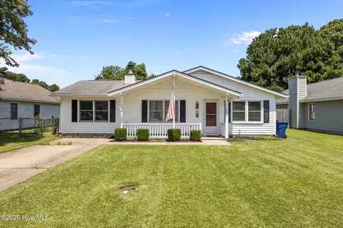 707 Badger Ln, Havelock, NC 28532