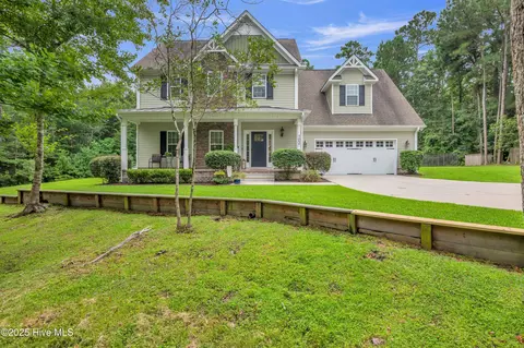 102 Chuckanut Dr, Hampstead, NC 28443