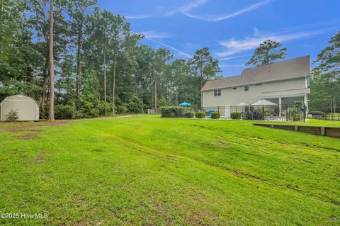 Exterior - 102 Chuckanut Dr, Hampstead, NC 28443 photo 8 of 11