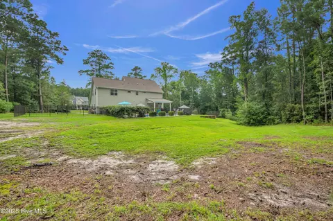Exterior - 102 Chuckanut Dr, Hampstead, NC 28443 photo 7 of 11