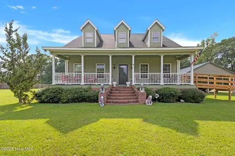 469 Noa Dr, Maxton, NC 28364