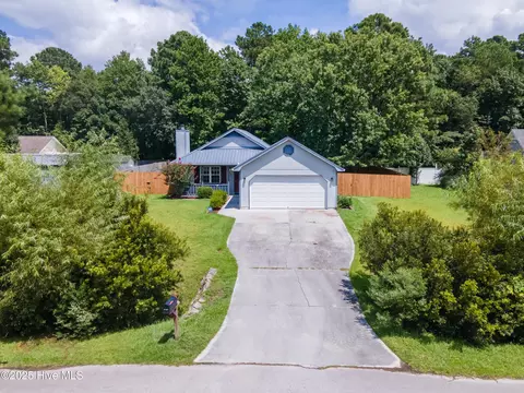 231 Zachary Ln, Hubert, NC 28539