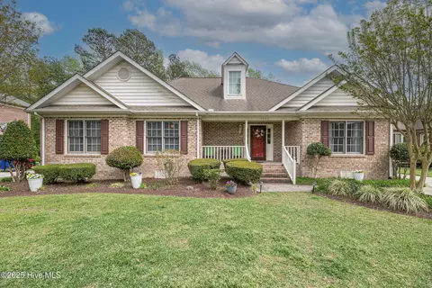 4002 Treetops Cir, Winterville, NC 28590