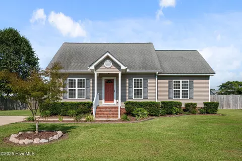 402 Northgate Dr, Washington, NC 27889