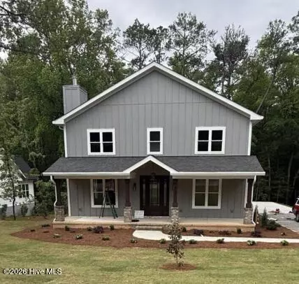 922 Greenbriar Dr, Vass, NC 28394