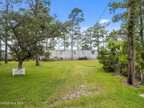 119 Longleaf Dr, Cedar Point, NC 28584