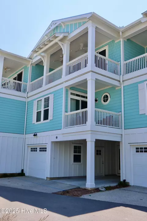 213 Red Lewis Dr, Kure Beach, NC 28449