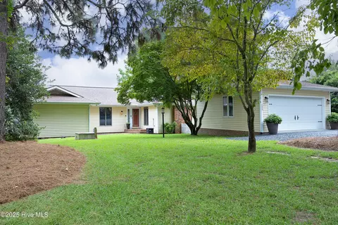 122 Lakeview Pt, West End, NC 27376