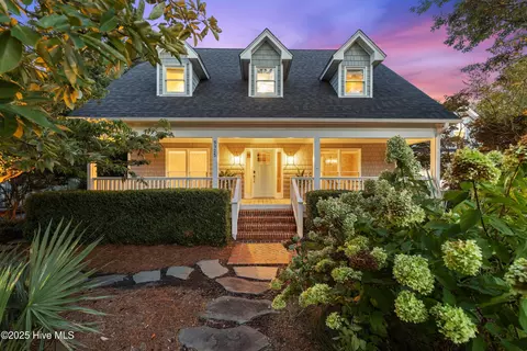 5725 Oak Bluff Ln, Wilmington, NC 28409