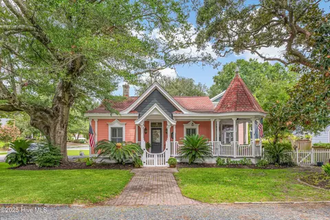 316 W St George St, Southport, NC 28461