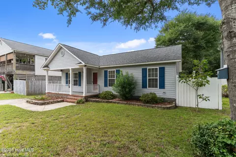 135 NE 15th St, Oak Island, NC 28465