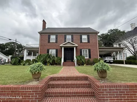 316 Sampson St, Clinton, NC 28328