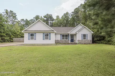 876 Old Folkstone Rd, Sneads Ferry, NC 28460