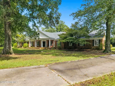 518 Edgewood Cir, Whiteville, NC 28472