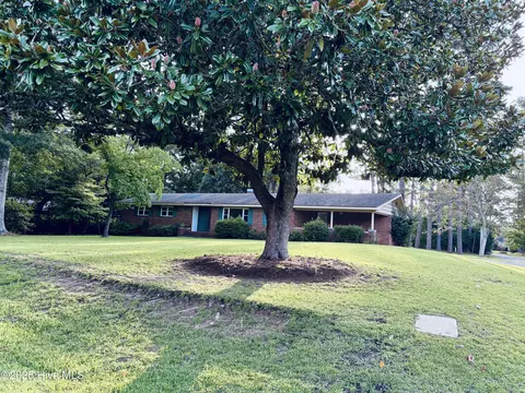 200 Hillcrest Rd, Trent Woods, NC 28562