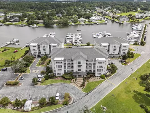 150 Lands End Rd #B32, Morehead City, NC 28557