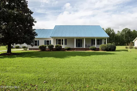95 Aviator Ln, Burgaw, NC 28425