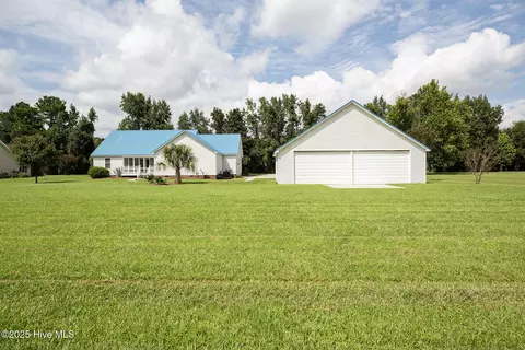 95 Aviator Ln, Burgaw, NC 28425