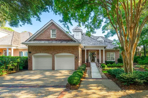 2000 Wycliffe Ct, Wilmington, NC 28405