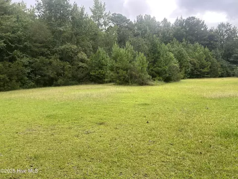 3 Larkins Rd, Rocky Point, NC 28457