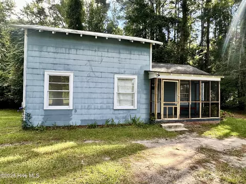 285 Queen St, Grifton, NC 28530