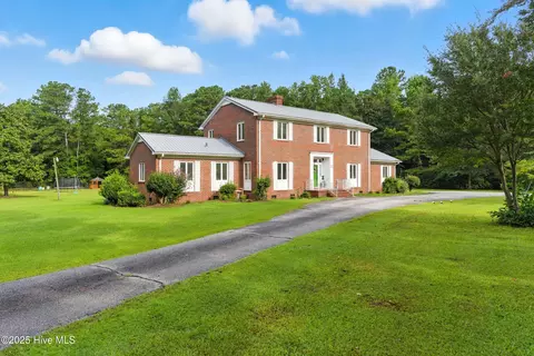 511 N Timberly Ln, Burgaw, NC 28425