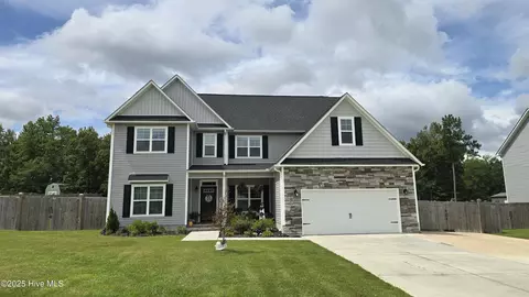 339 White Dove Dr, Hubert, NC 28539