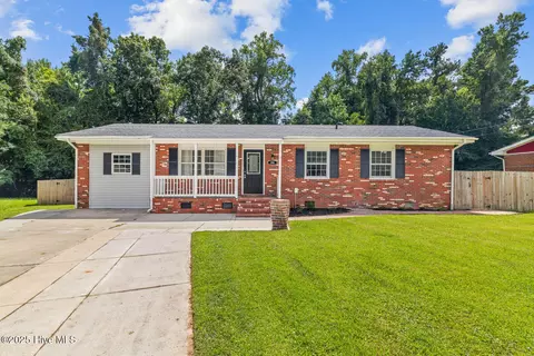 306 Sheffield Rd, Jacksonville, NC 28546