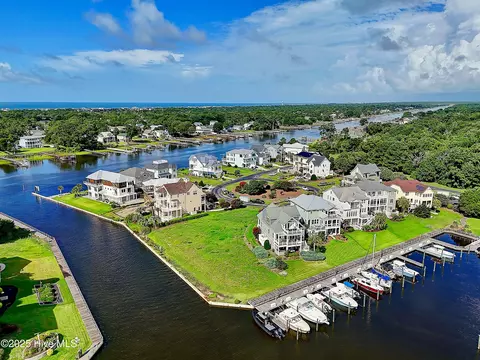 4447 Midshipman Ct SE, Southport, NC 28461