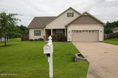 416 Old Stage Rd, Richlands, NC 28574