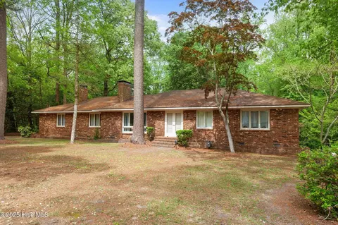 2204 Stallings Dr, Kinston, NC 28504