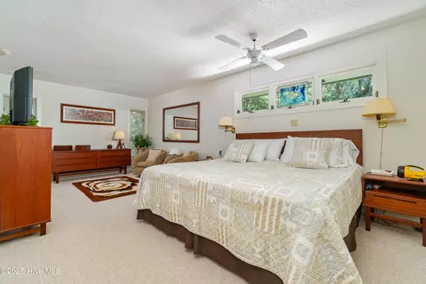 Bedroom - 160 Arborvitae Dr, Pine Knoll Shores, NC 28512 photo 3 of 4