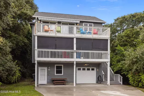 107 Ocean Oaks Dr, Emerald Isle, NC 28594
