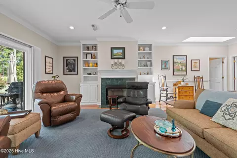 Living - 109 Florence Dr, Pinehurst, NC 28374 photo 2 of 4