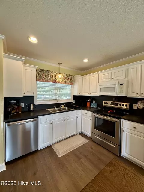 Kitchen - 3940 Fire Dept Rd, Williamston, NC 27892 photo 1 of 4