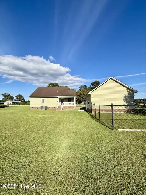 Exterior - 3940 Fire Dept Rd, Williamston, NC 27892 photo 2 of 4