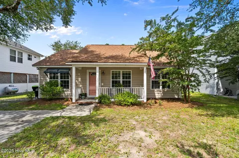213 NE 48th St, Oak Island, NC 28465
