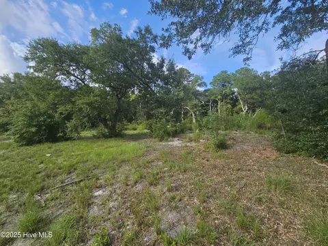 162 Holden Rd, Holly Ridge, NC 28445