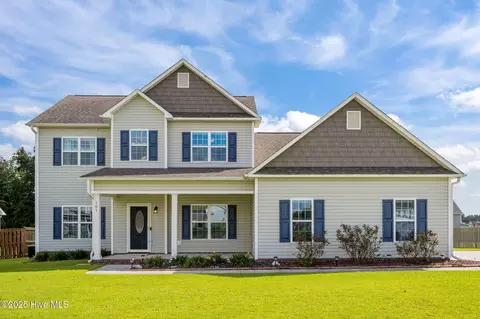 101 River Bluff Dr, Jacksonville, NC 28540