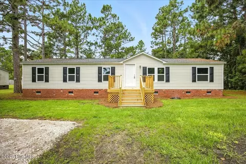 8947 Hooper Rd NE, Leland, NC 28451