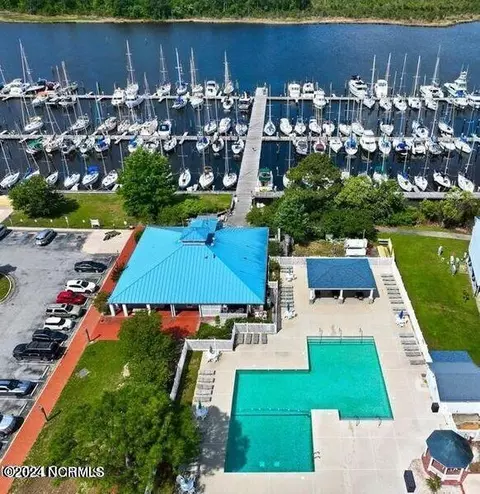 Exterior - 5717 Sloop Ct, New Bern, NC 28560 photo 2 of 2