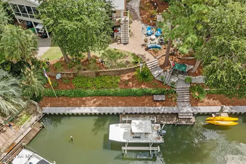 106 Pecan Ct, Pine Knoll Shores, NC 28512