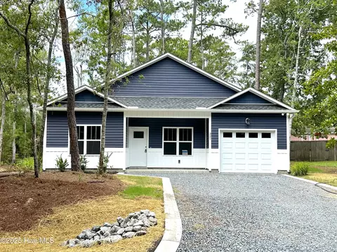 321 NE 52nd St, Oak Island, NC 28465