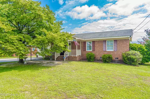 204 Beeler Ave, Hamlet, NC 28345